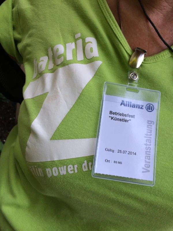 Bateria Z Shirt mit Künstlerausweis beim Allianz Betriebsfest 2014