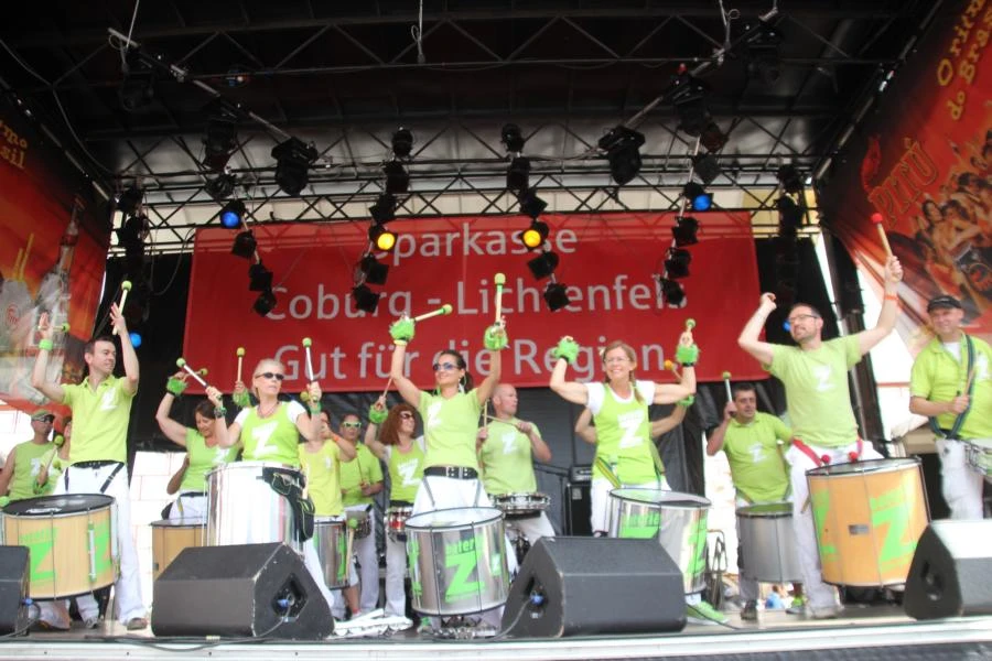 Bateria Z auf der großen Bühne beim Samba-Festival Coburg 2014